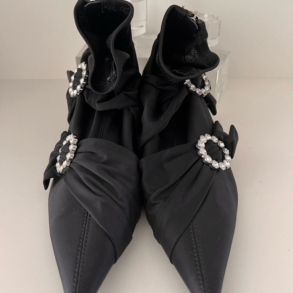 Gently worn twice, woman’s ankle fitted boots. - Picture 5 of 5
